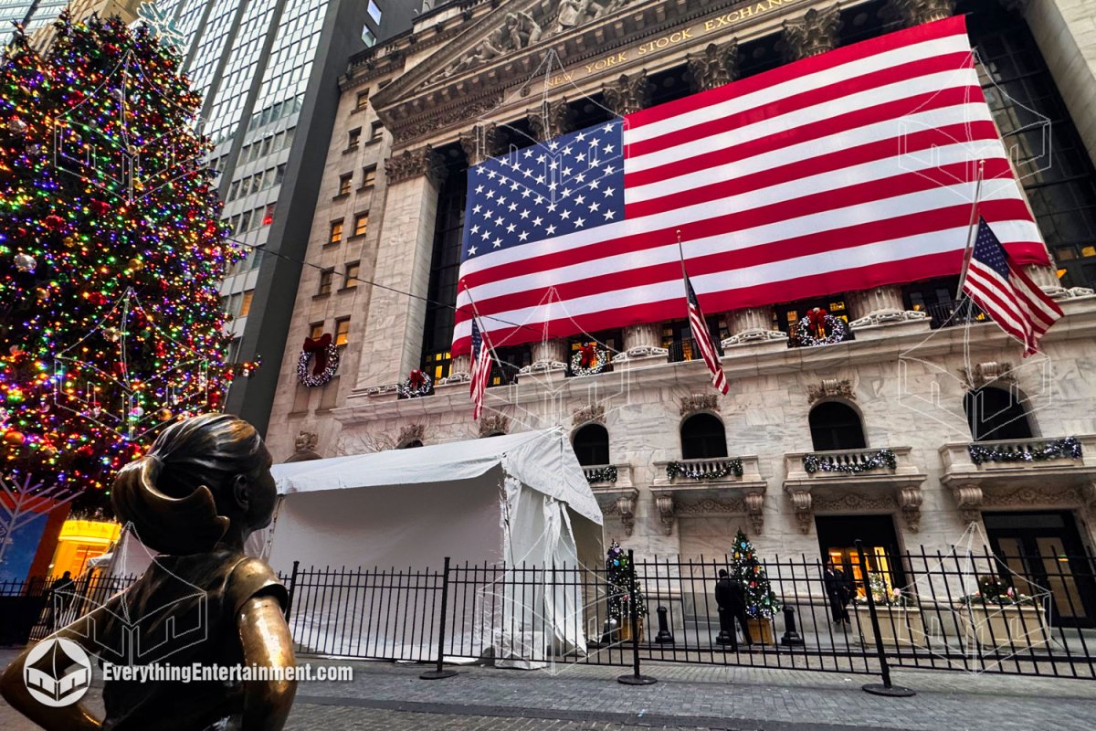 tent at the ny stock exchange with the American flag and a Christmas tree in the background.